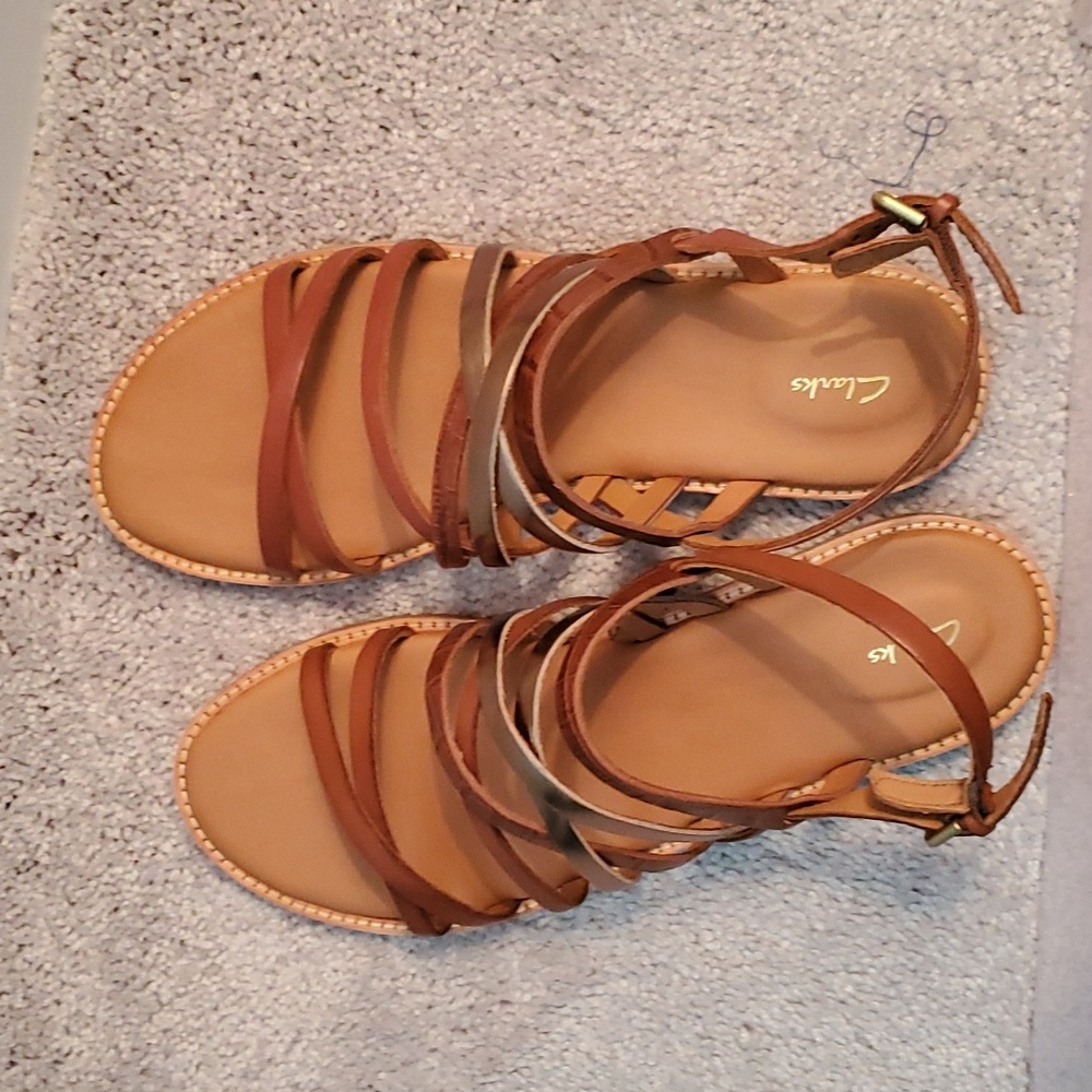 NWT - CLARKS STRAPPY SANDALS- 10